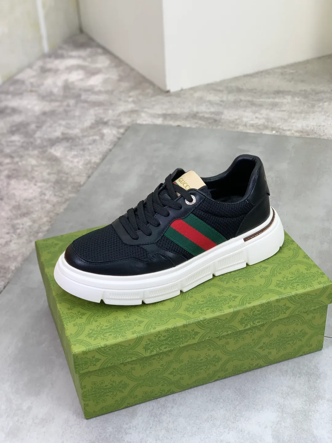 Men's shoes 💰P400💰[New style]🆘 The latest model from Gucci GUCCI official website🎁Classic casual and fashionable men's shoes👟Best model💥The style is simple and elegant, exclusive for trendy men. Unique official website latest brand elements👑Gucci original decoration, fashionable and generous, original soft calfskin fabric➕Comfortable soft first-layer pigskin lining ✅The official website specifies wear-resistant casual outsole, the classic model is photographed in real life🎬Color: 2️⃣colors available😍Number of codes: 38-44
